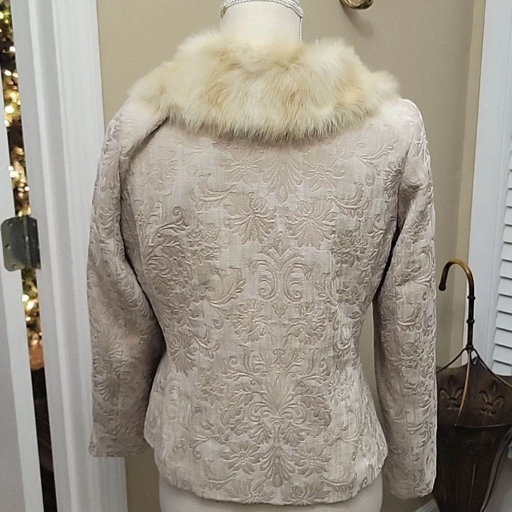 Parisian Signature Petite embossed cream taupe short jacket faux fur collar 8P …